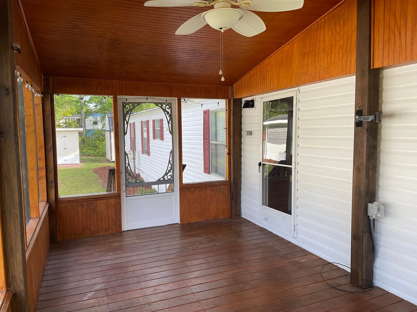 2 Bedroom 2 Bathroom Single Wide in Sunset Beach — Photo 3