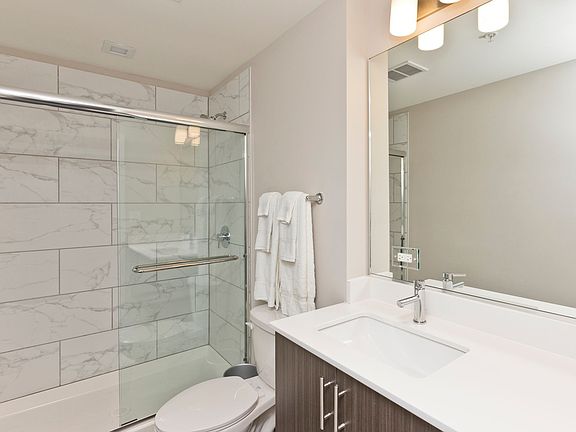 5th image of 1552 N North Park Ave #511