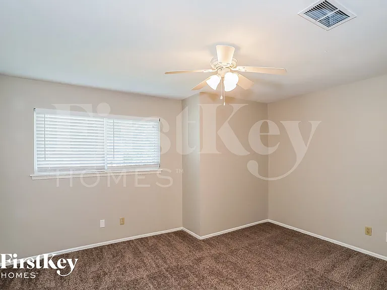 7902 Beaufort Dr — Photo 12