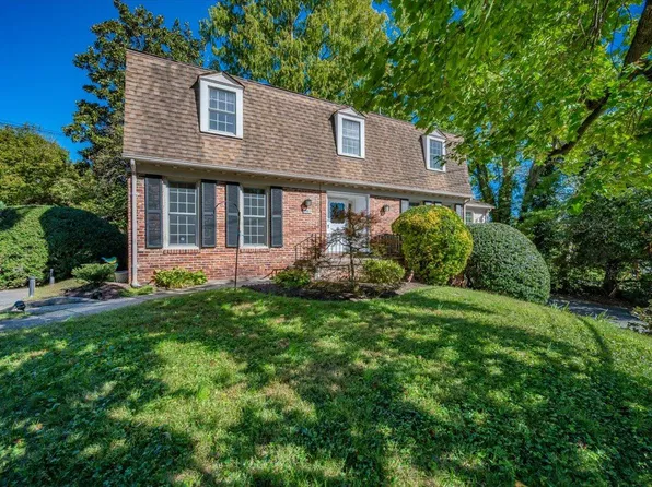 4905 W Cedar Ln, Bethesda, MD 20814