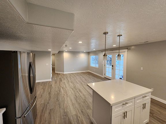 3rd image of 439 N Hill View Dr