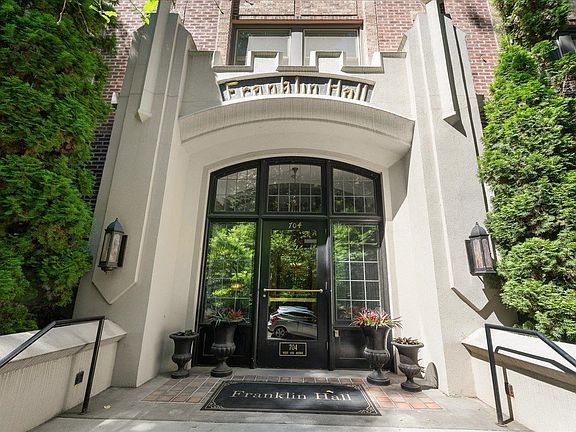 3rd image of 704 W 6th Ave APT 302