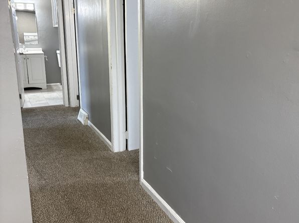 1490 Wells St APT 1, Burton, MI 48529