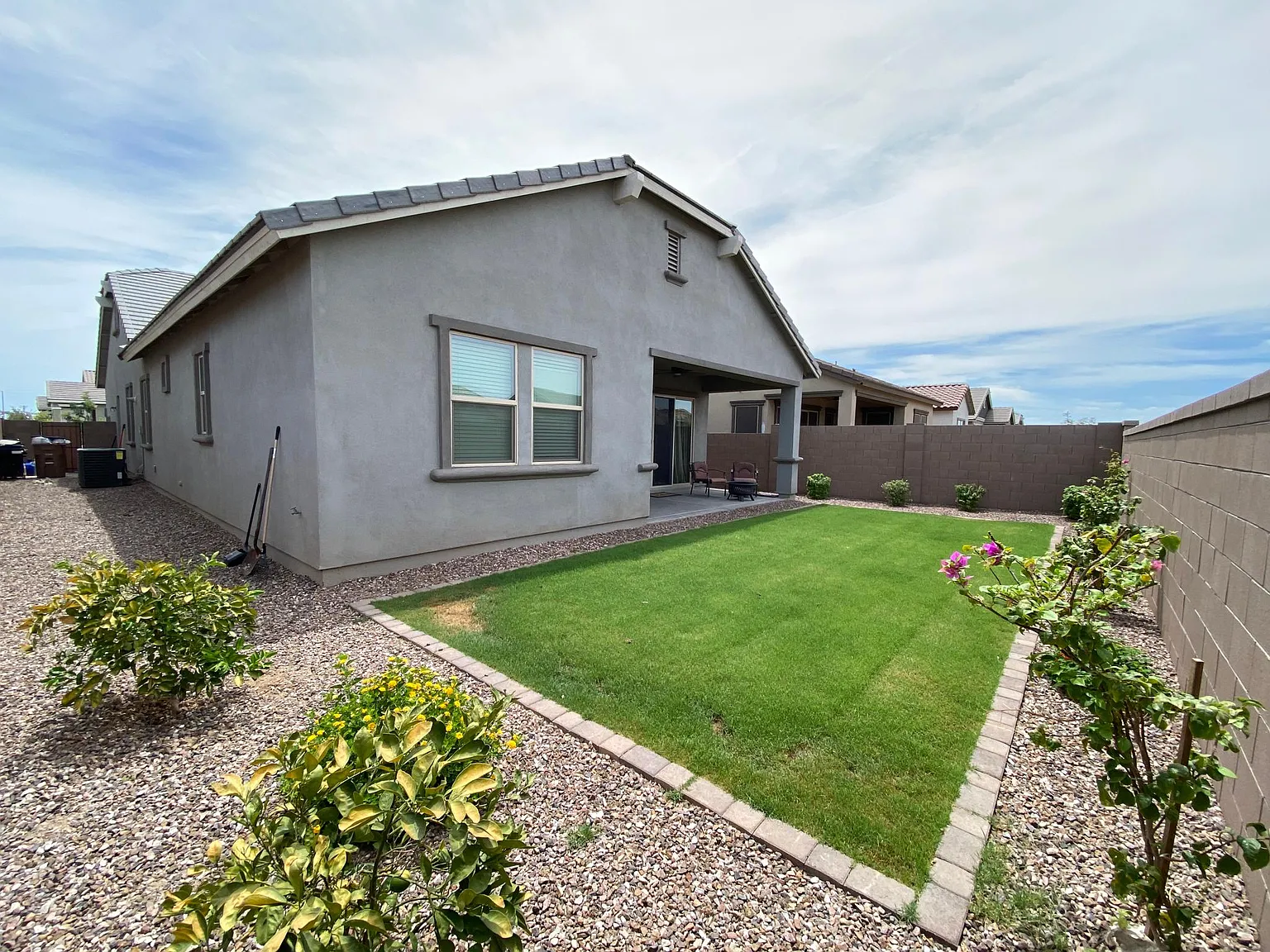3 bed, 1972 sqft, $2,900 — Photo 2