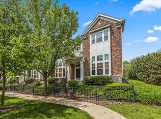 524 Grosvenor Ln, Aurora, IL 60504