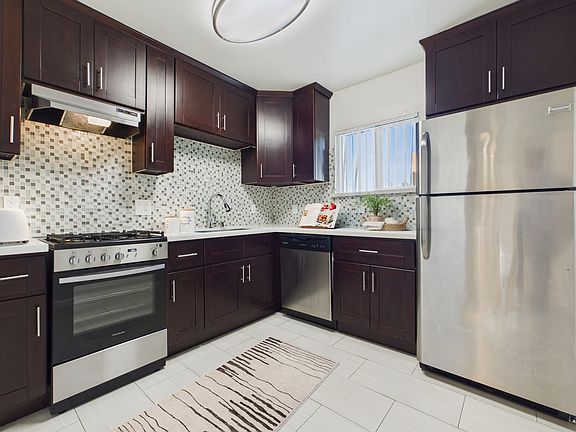 2nd image of 11458 Burbank Blvd APT 5