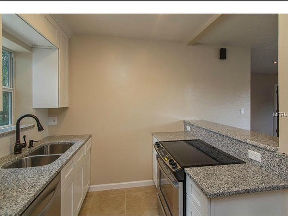 5th image of 723 Warwick Pl