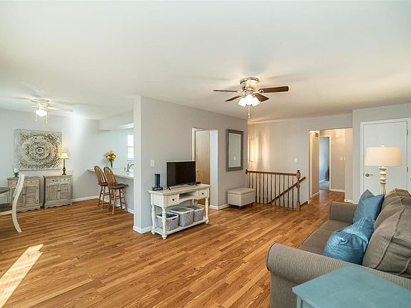 4th image of 3656 Colonia Place Dr APT B
