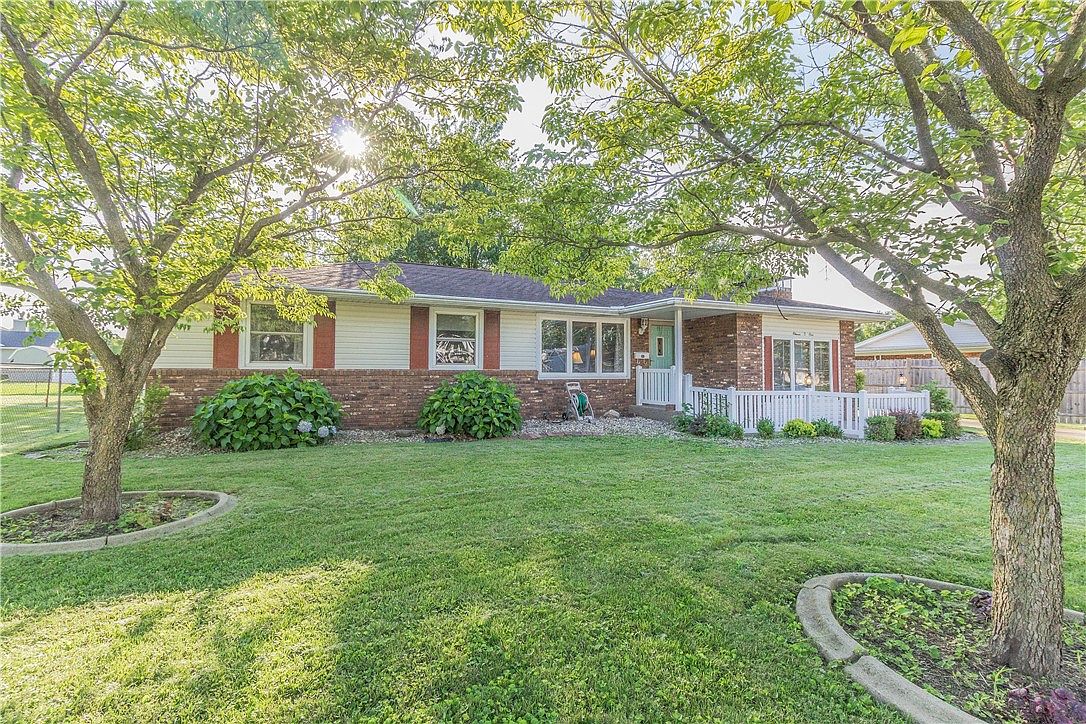 1101 N 30th St, Mattoon, IL 61938 Zillow