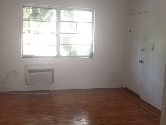 2nd image of 1354 Euclid Ave APT 9