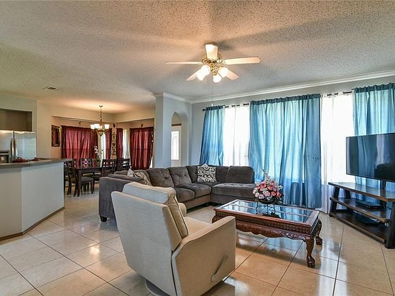 4th image of 1035 Pondview Dr