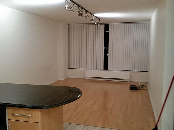 open floor island & Living rom