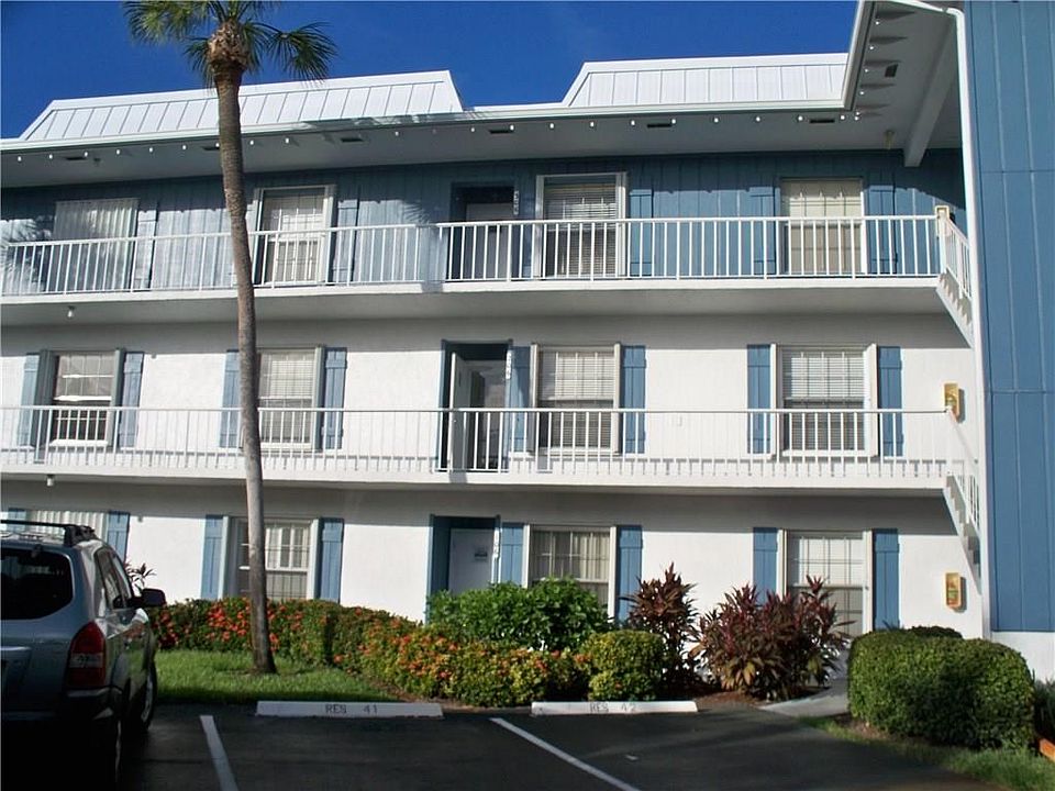 Windjammer British Merchant building  Unit is on the 2nd floor in this elevator building