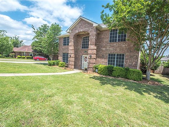 3rd image of 1014 Foxwood Ln