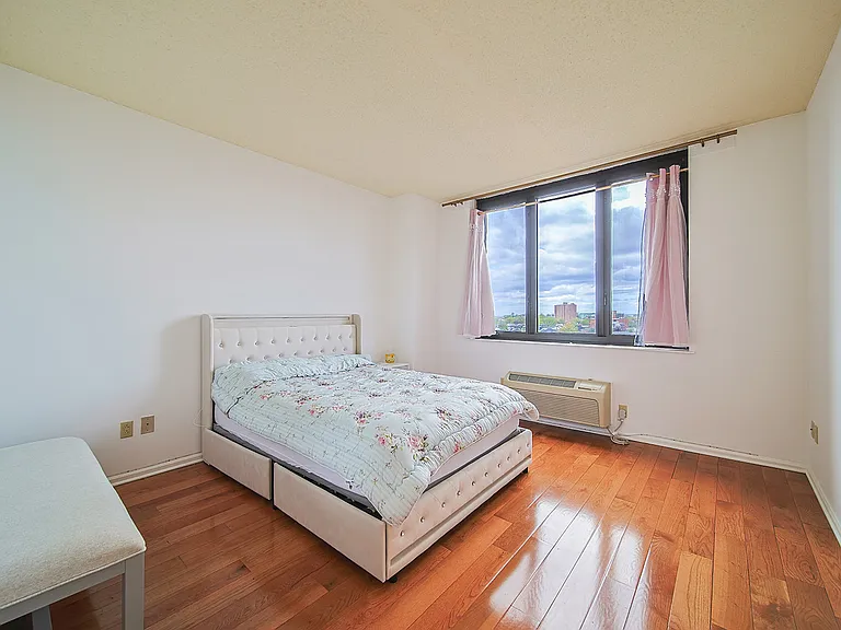 100 Carlyle Dr #16ES — Photo 9