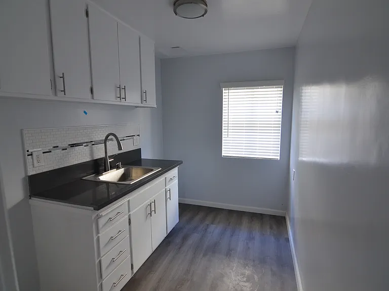 6919 Sepulveda — Photo 12
