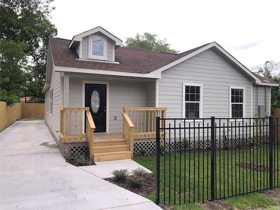 1st image of 7902 Woodward St