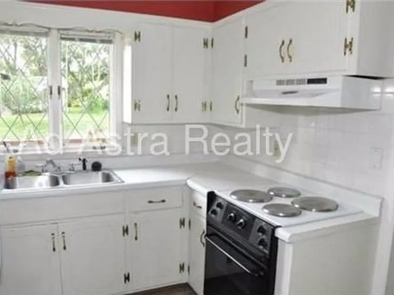8909 W 71st St — Photo 2