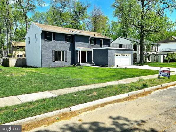 2 Clark Dr, Cherry Hill, NJ 08034