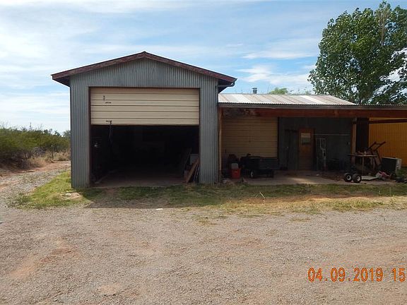 3rd image of 8 Ivy Ln