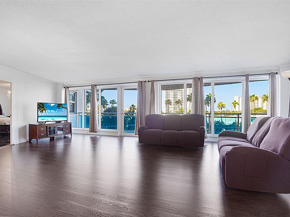 2nd image of 3430 Galt Ocean Drive #312