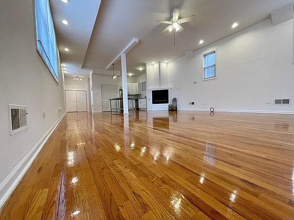 2nd image of 1121 N Wood St #1