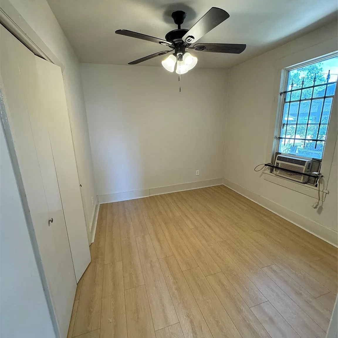 3 bed, 1.0 bath, 864 sqft, $1,290 — Photo 2