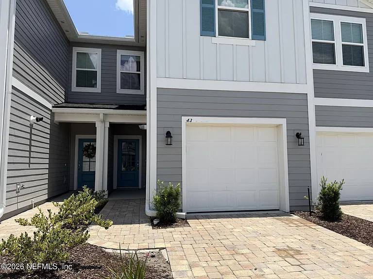 43 Thurnham Ln — Photo 2