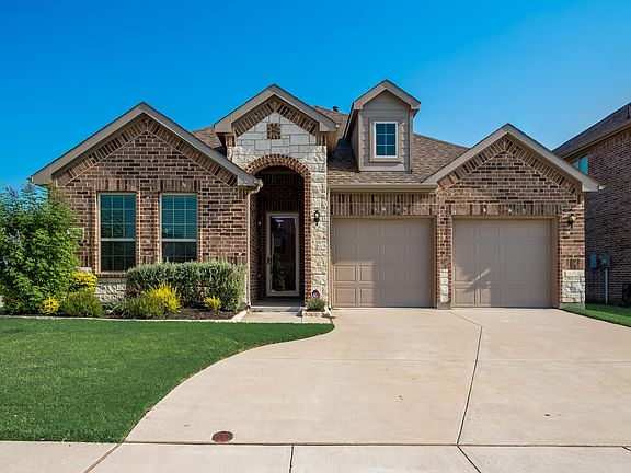 3rd image of 1801 Meadow Trail Ln