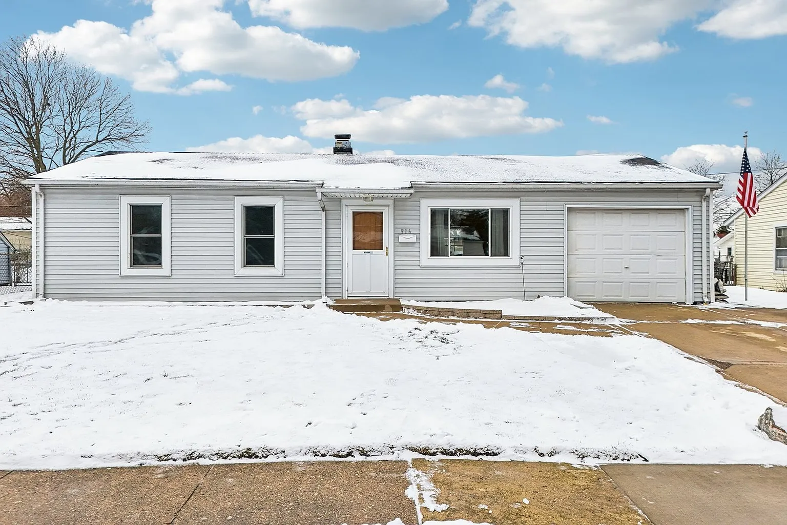 916 Mulberry Ln photo 1