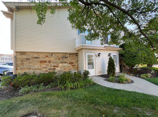 341 Jefferson Ct, Vernon Hills, IL 60061