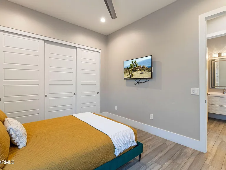 2252 E South Mountain Ave — Photo 35