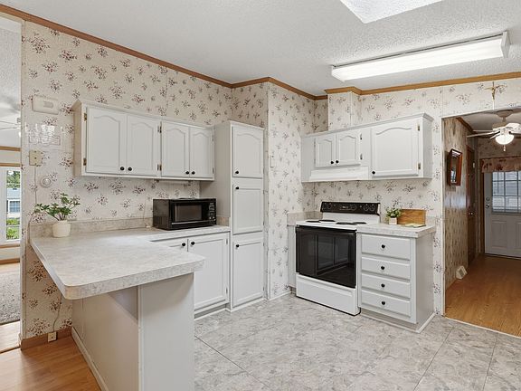 3rd image of 33 Bayberry Dr