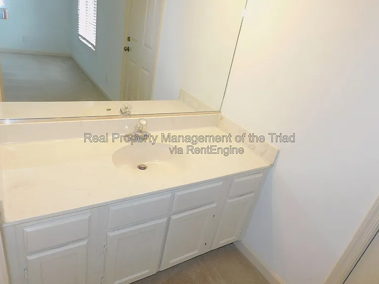 805 W McGee St #B — Photo 13