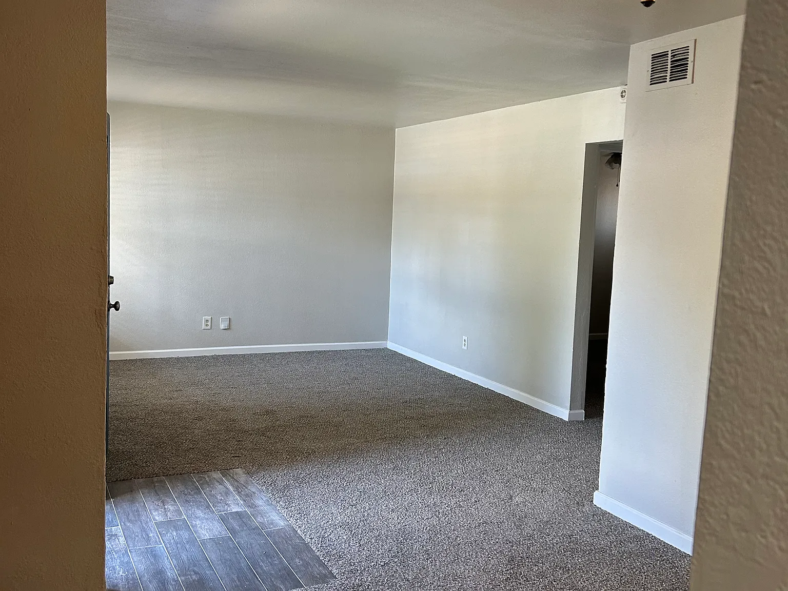 3 bed, 1101 sqft, $1,300 — Photo 4