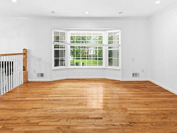 4th image of 10800 Knoll Ct