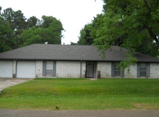 302 Maple Ln, Conroe, TX 77304