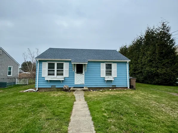 29 Beach Avenue, East Lyme, CT 06357