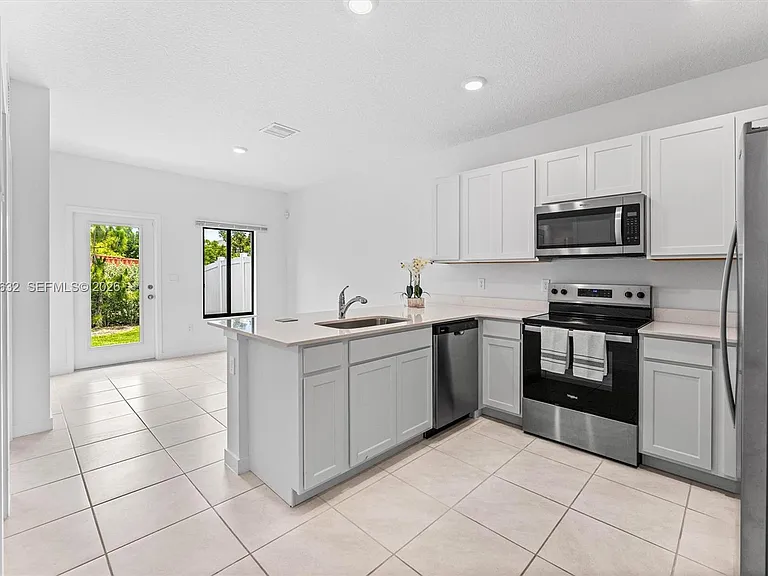 4825 Dillion St — Photo 14