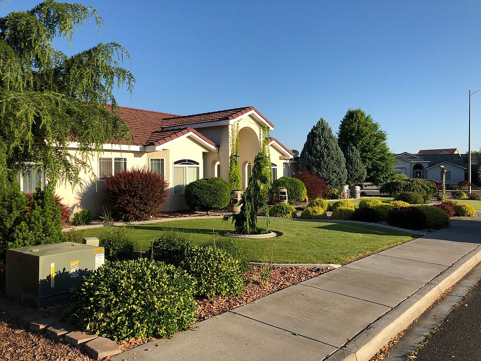 1st image of 2620 Ficus Dr