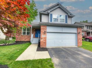 2523 Ravineside Ln N, Howell, MI 48843