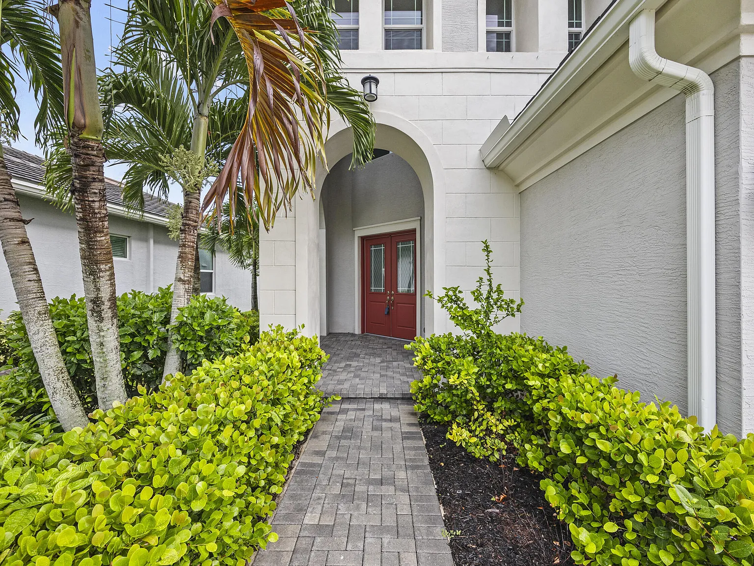 5 bed, 4.0 bath, 3330 sqft, $4,500 — Photo 3