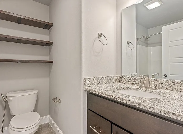 6005 Hoover St — Photo 10