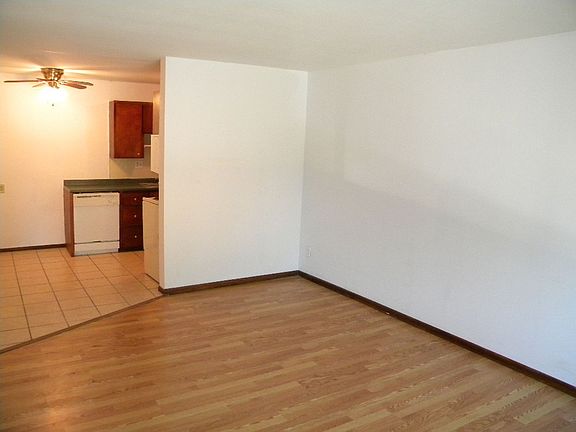 5th image of 904-912 21st Ave S #215