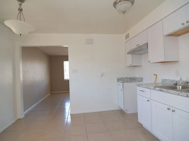 616 E Linden St — Photo 5