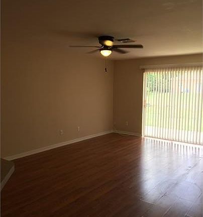 3rd image of 4842/4844 Golfview Blvd