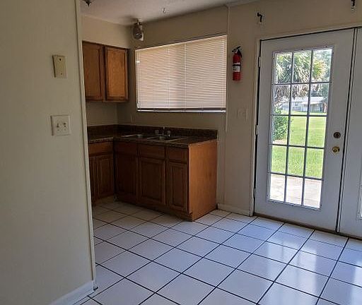 4th image of 257 SE Colburn Ave #101