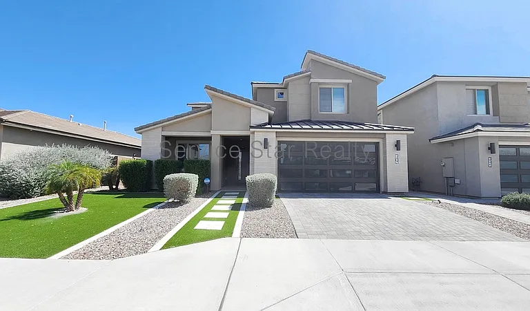 3407 E Louise Dr — Photo 1