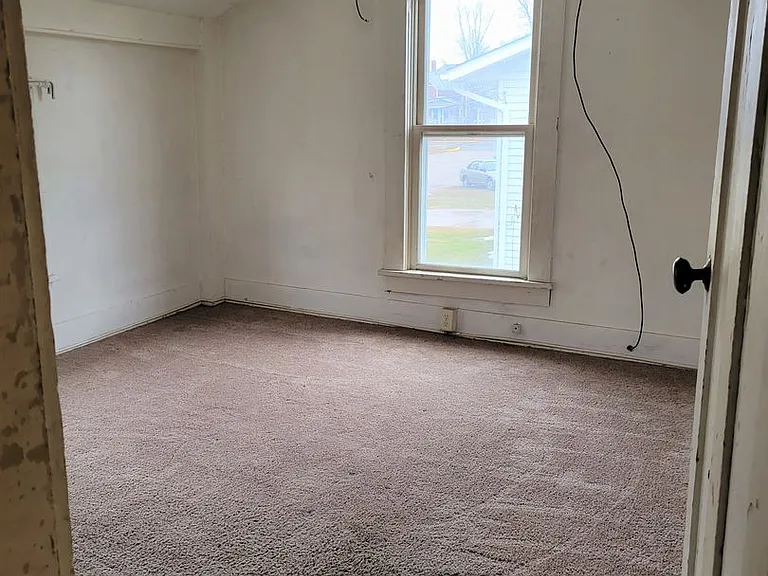 533 W Kinne St — Photo 14