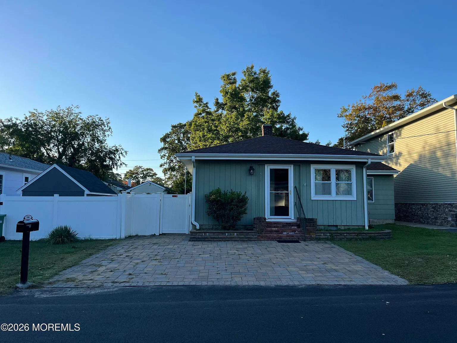 2 bed, 1010 sqft, $2,500 — Photo 4